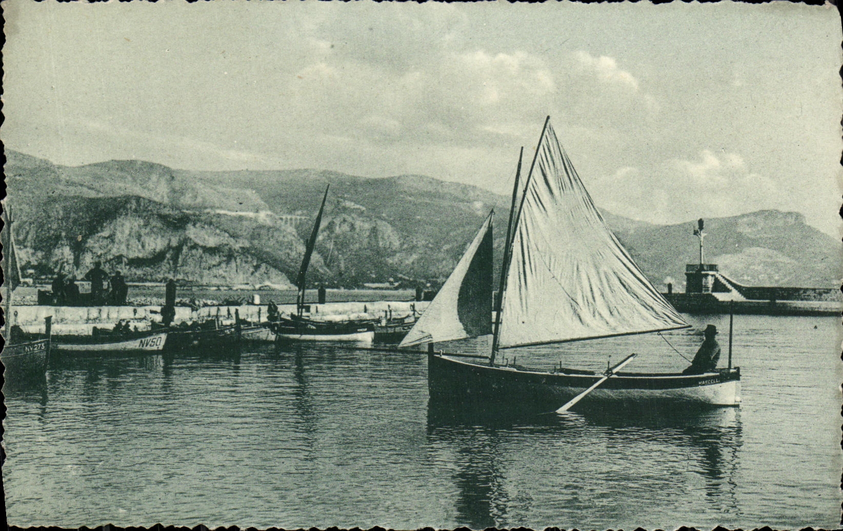 CPA Au Cap Ferrat Le Port de Saint Jean Bateau