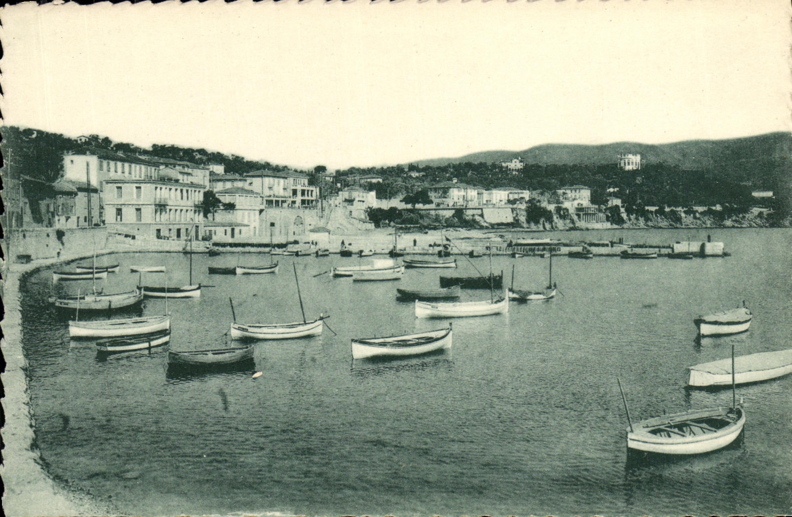 CPA Saint Jean Cap Ferrat Le Port vu d ensemble Bateaux