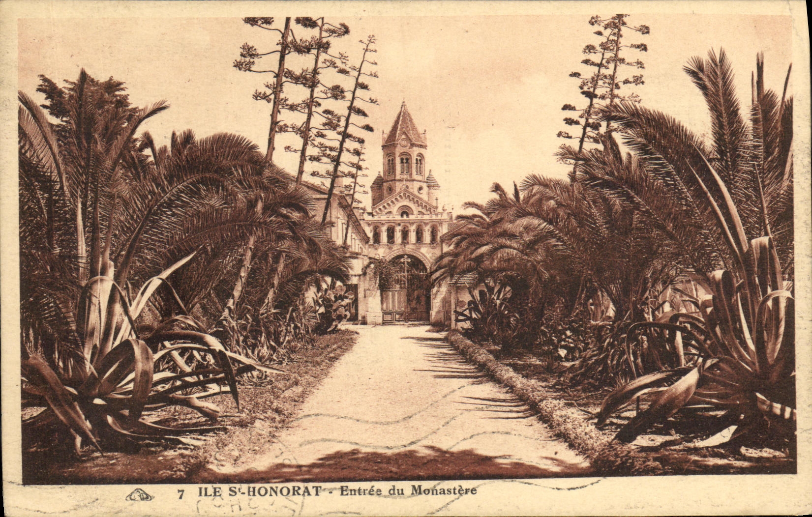 CPA Ile St Honorat Entree du Monastere