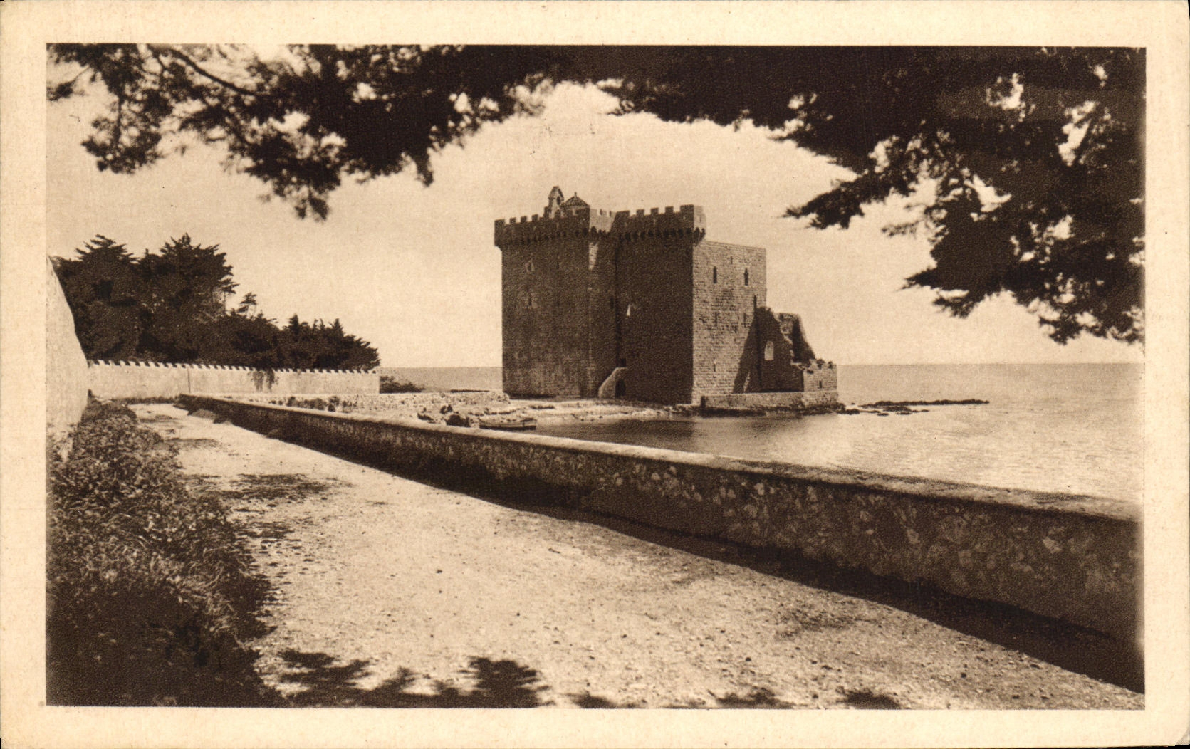 CPA Abbaye de N D de Lerins Ile Saint Honorat Monastere Fortifie du Xl e Siecle