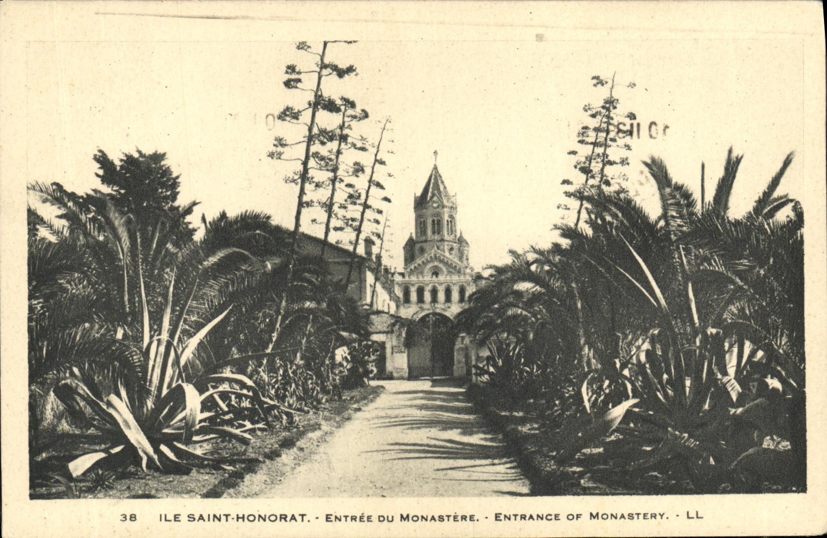 CPA lle Saint Honorat Entree du Monastere 