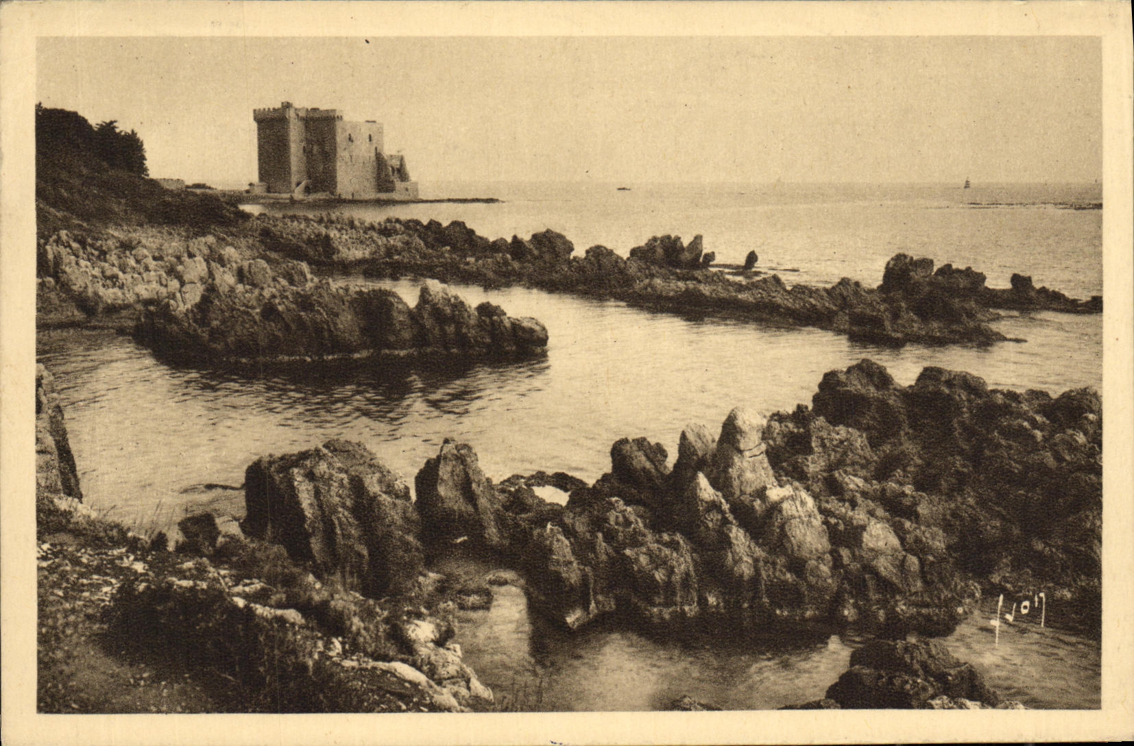 CPA lle Saint Honorat Ancuen Monastere fortifie de Saint Honorat