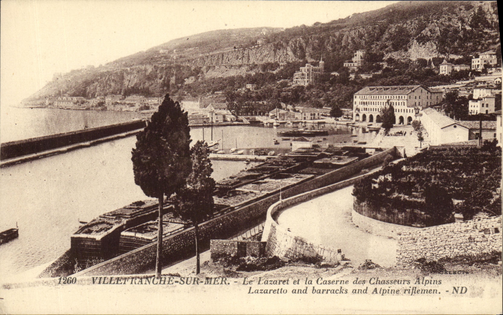 CPA Villefranche Sur Mer Le Lazaret et la Caserne des Chasseurs Alpins Militaria