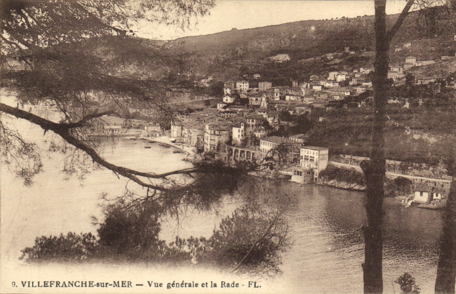 CPA Villefranche sur Mer Vue generale et la Rade
