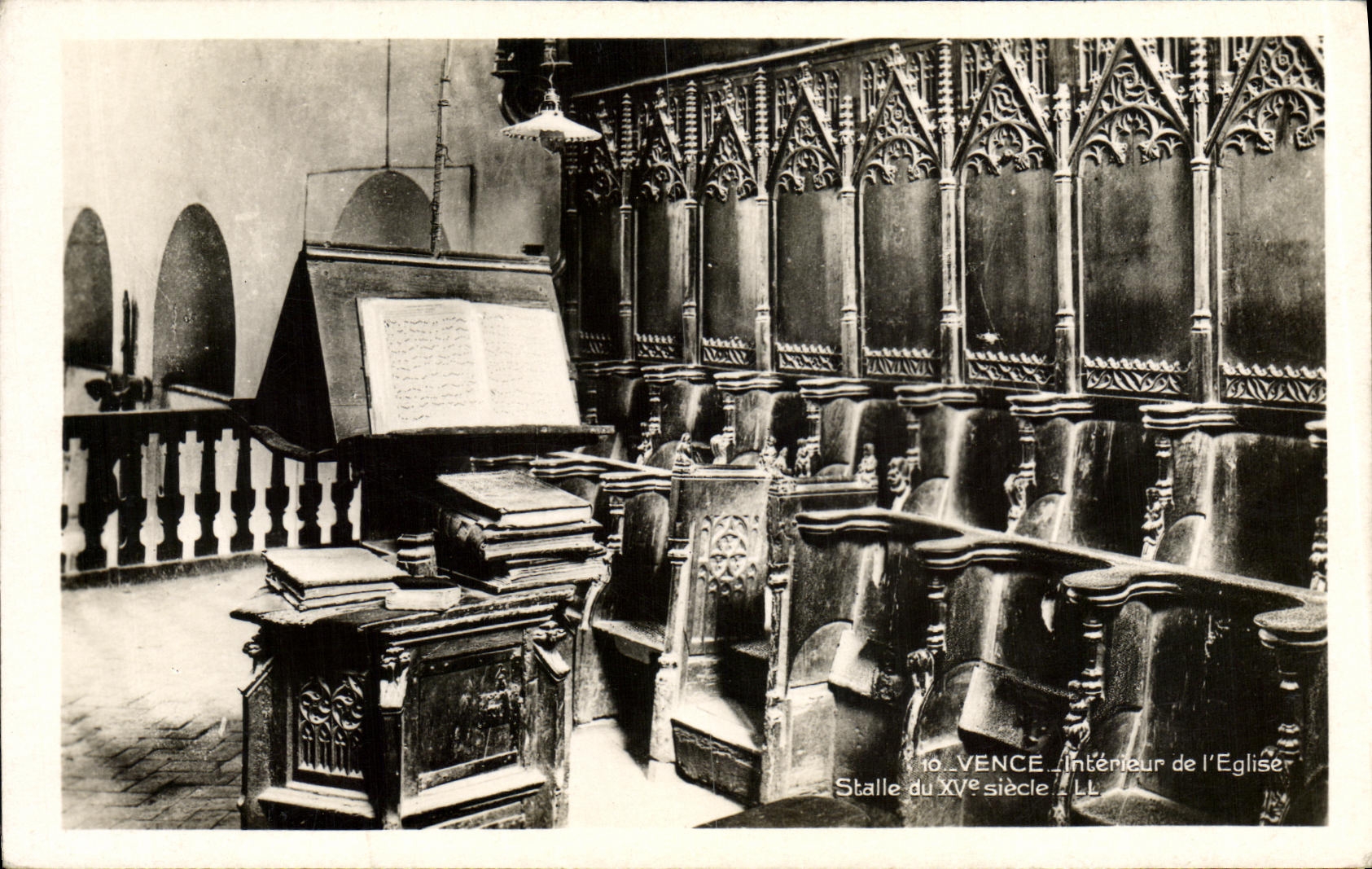 CPA Vence Interieur de l Eglise Stalle Du XV e siecle
