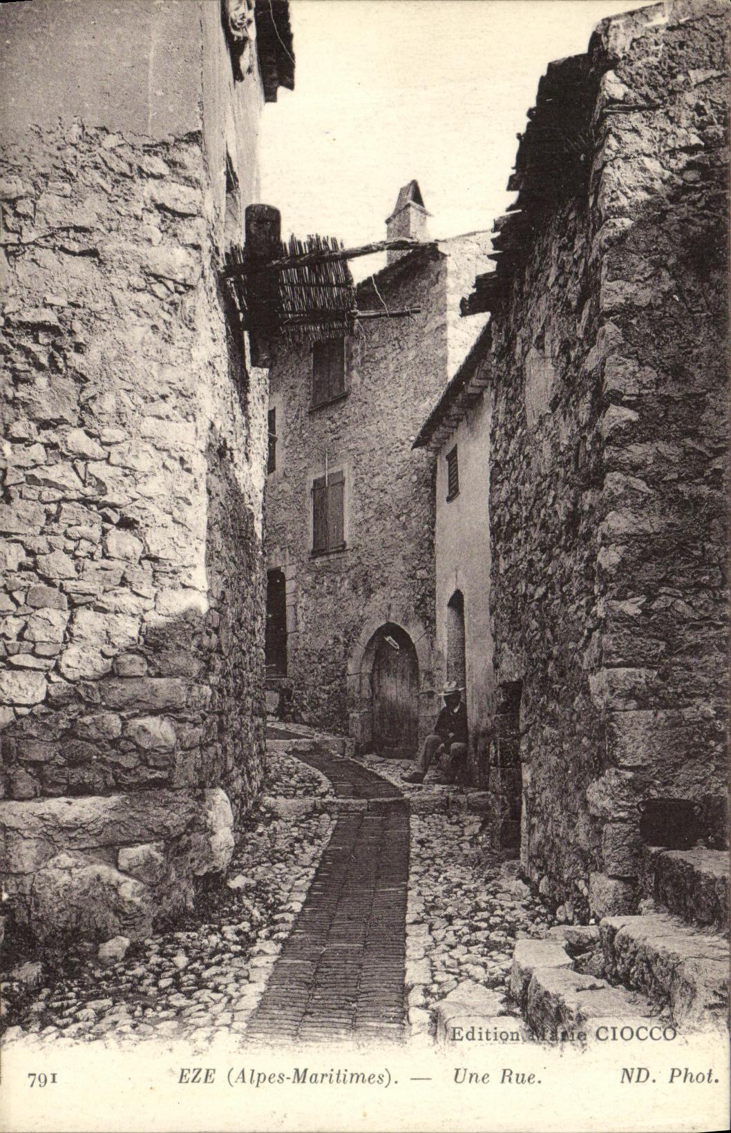CPA Eze Une Rue