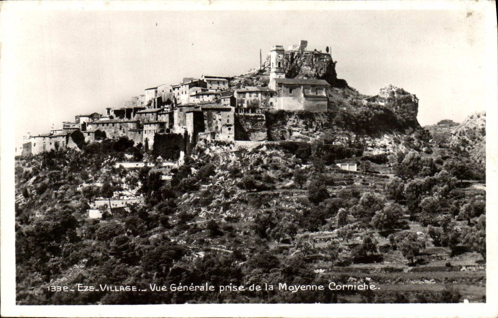 CPA Eze Village Vue Generale prise de la Moyenne Corniche