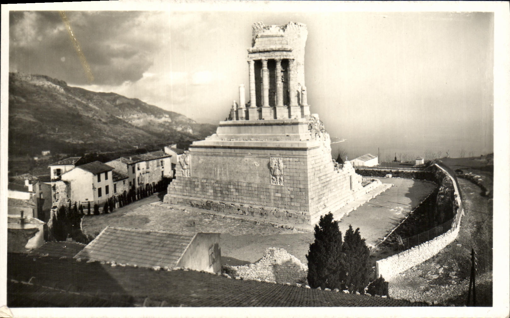 CPM La Turbie Trophee des Alpes de l Empereur Auguste