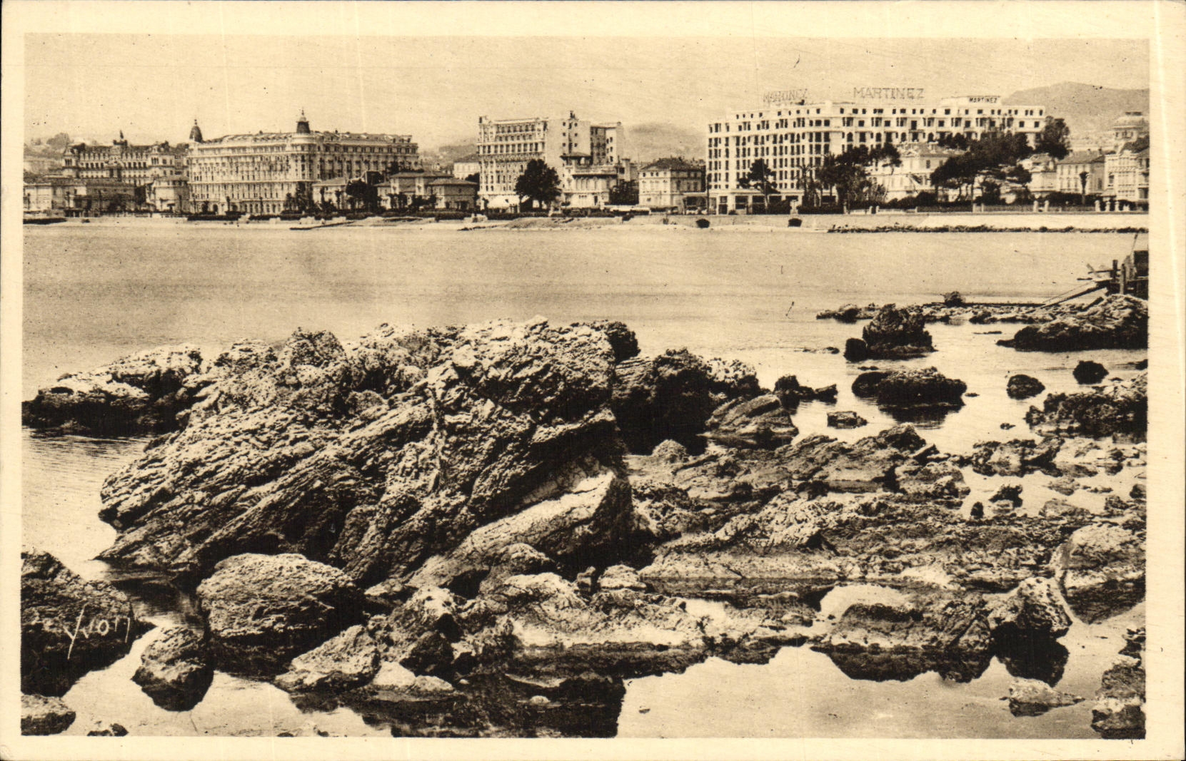 VINTAGE POSTCARD Cannes Hotels seen of the Palm Beach Casino