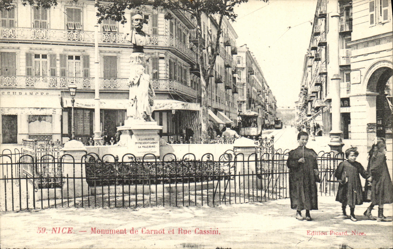 CPA Nice Monument de Carnol et Rue Cassini Enfants