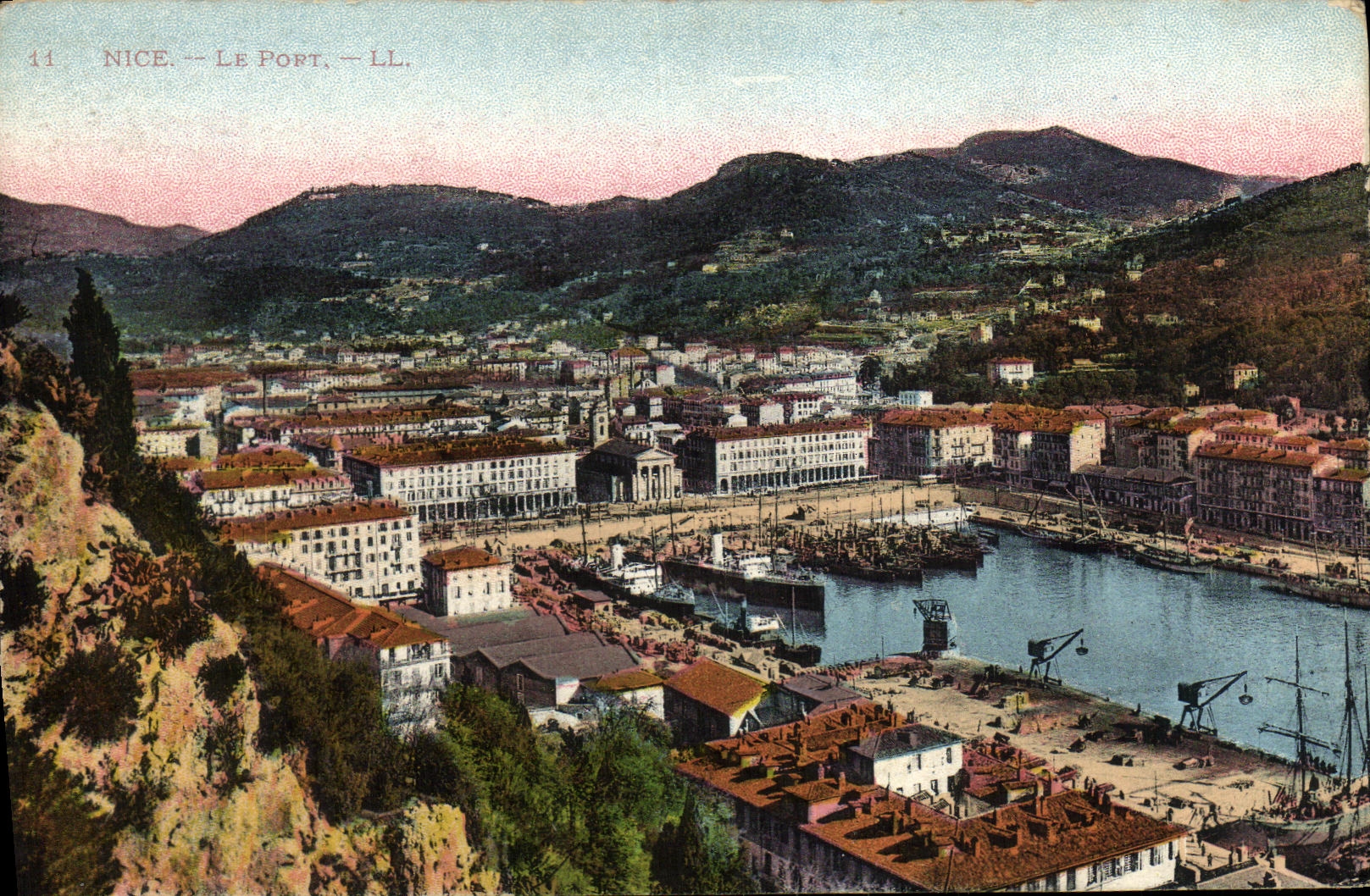 CPA Nice Le Port Bateaux