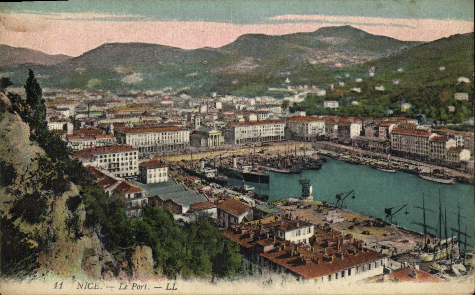 CPA Nice Le Port Bateaux