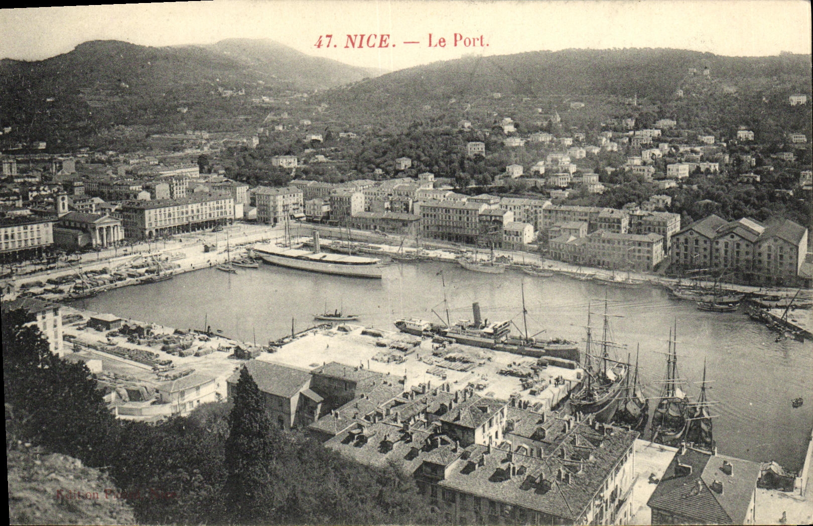 CPA Nice Le Port Bateaux