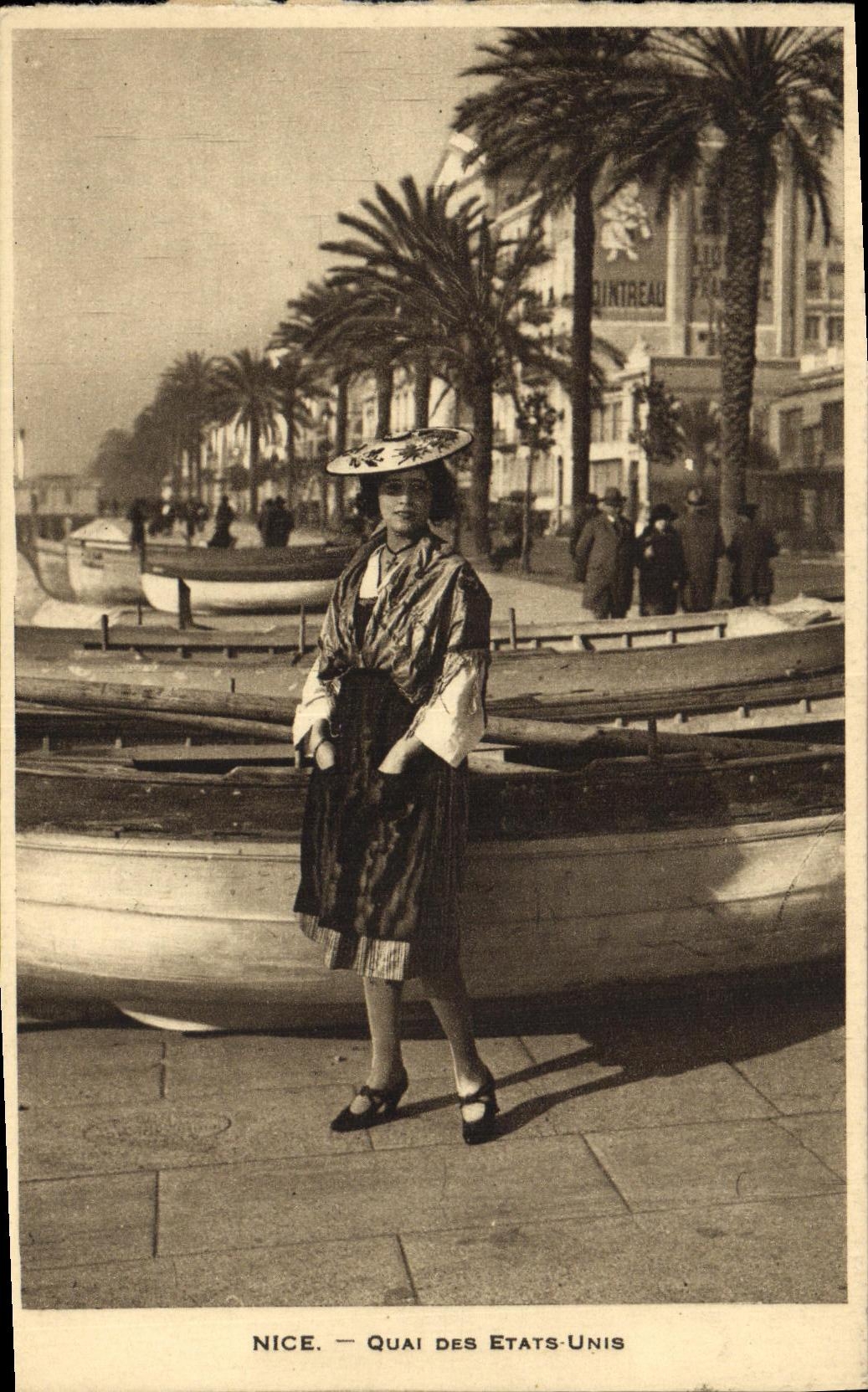 VINTAGE POSTCARD Nice Quay Of the United States Woman Folklore