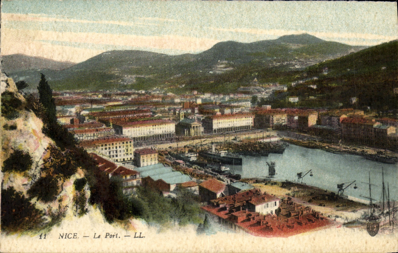 CPA Nice Le Port Bateaux