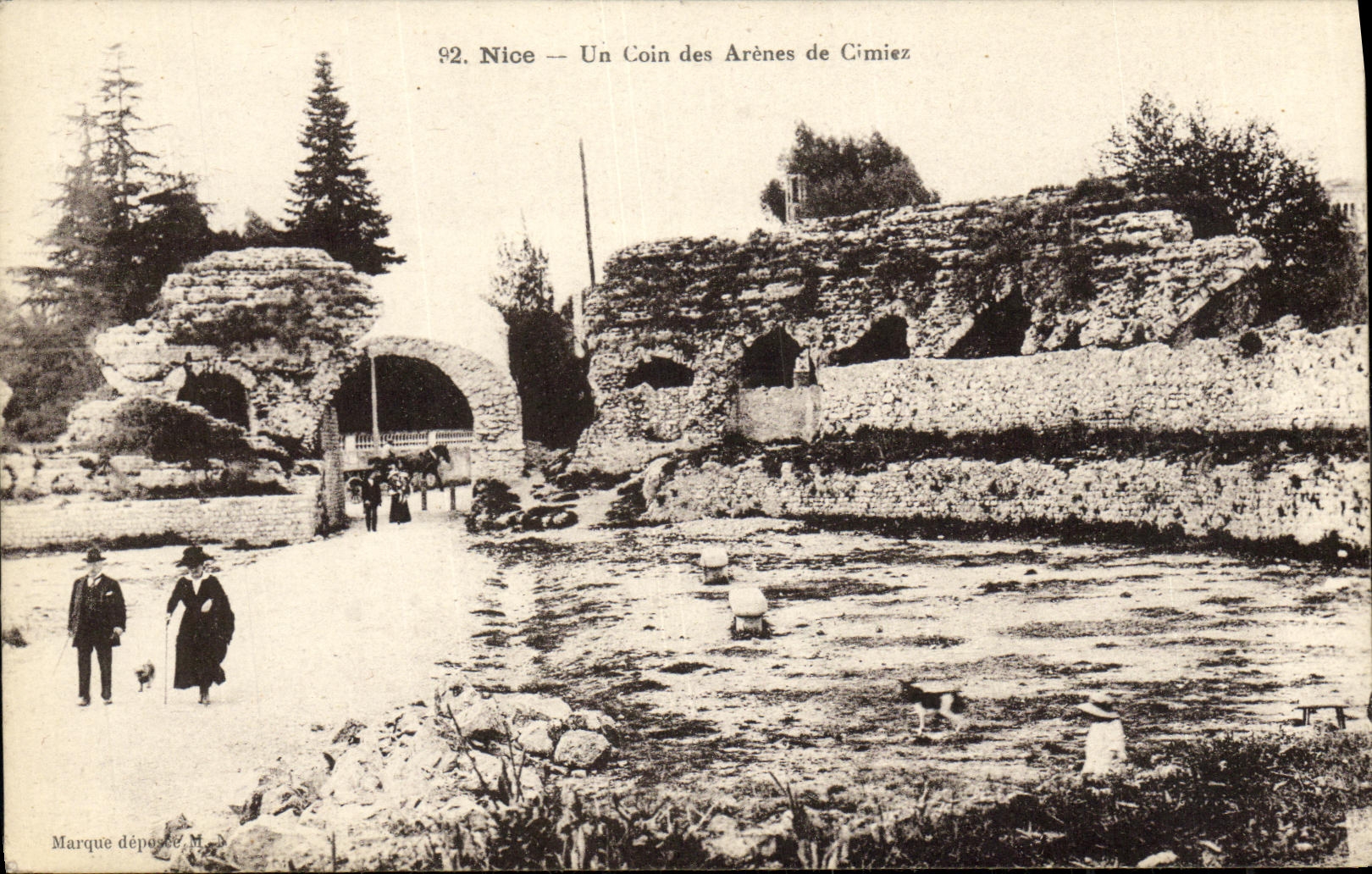 CPA Nice un Coin des Arenes de Cimiez