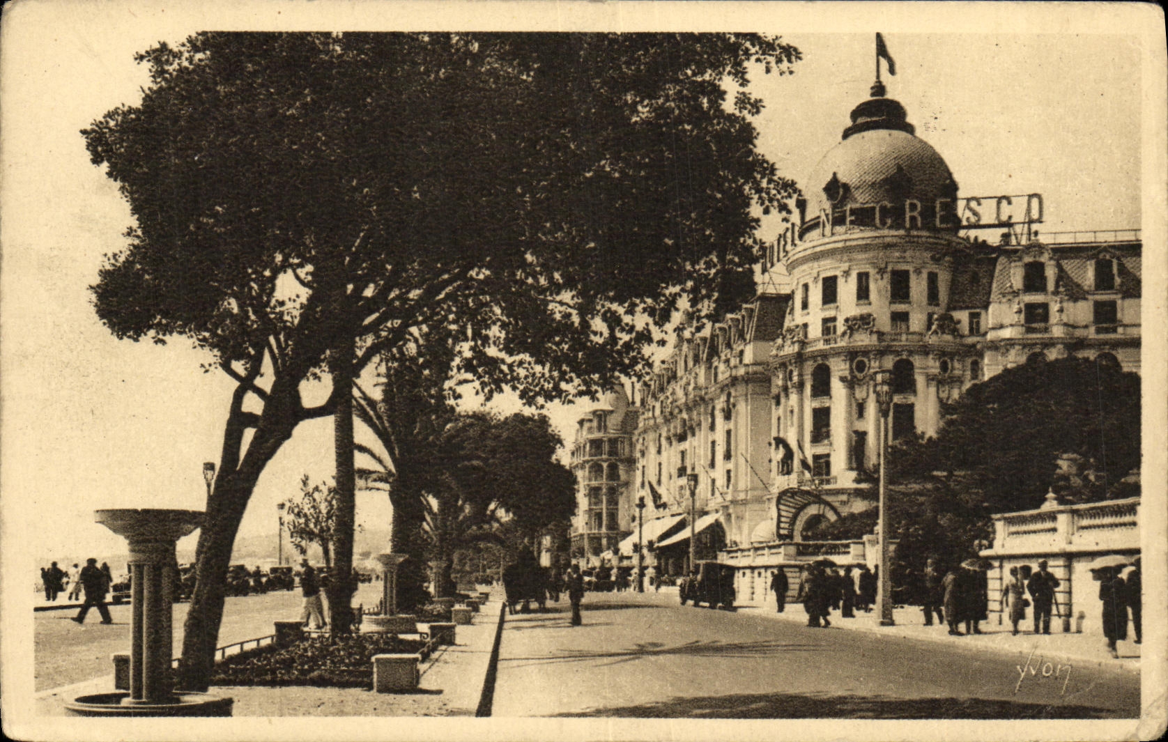 VINTAGE POSTCARD Nice Walk of the English Negresco Hotel