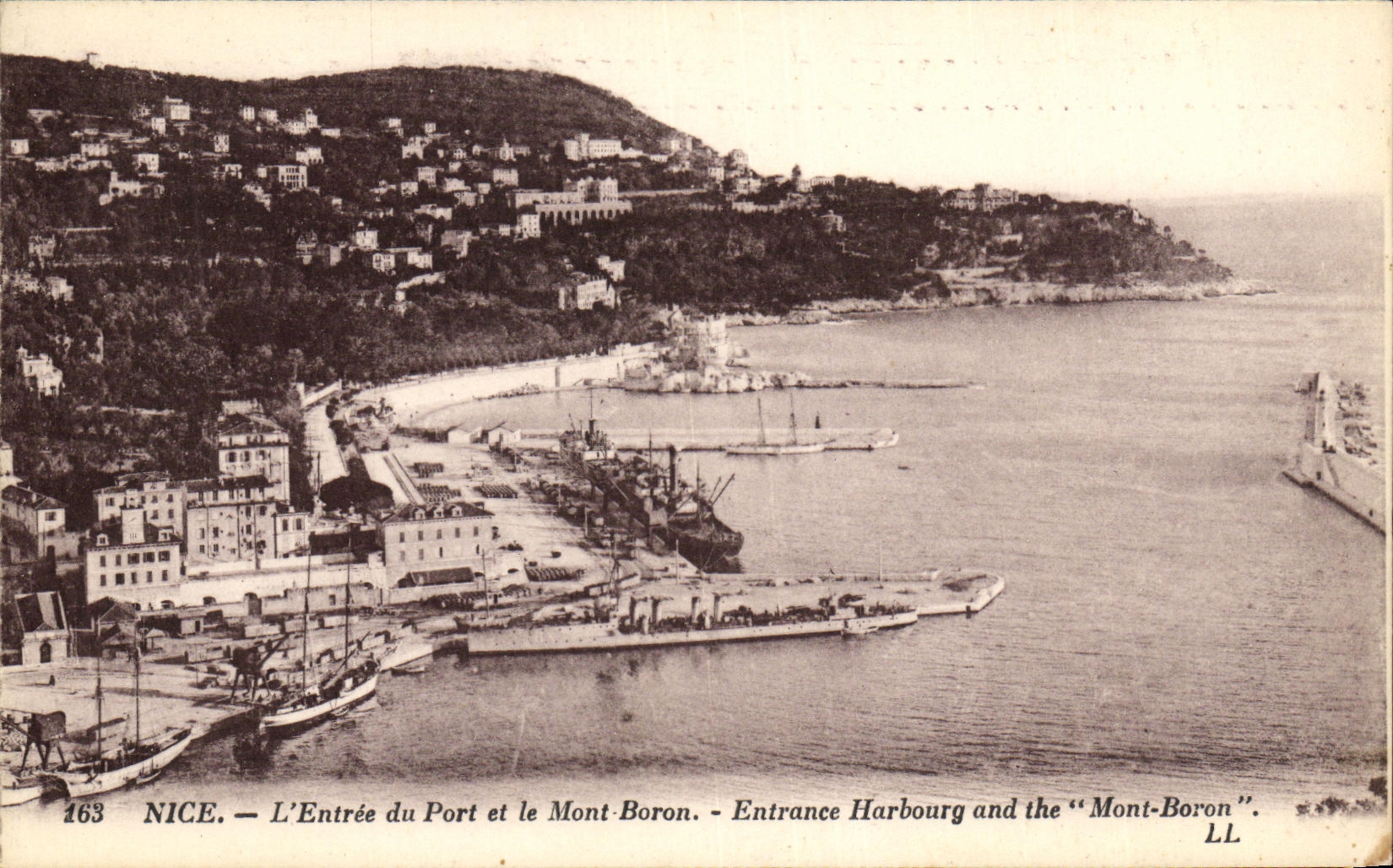 CPA Nice L Entree du Port et le Mont Boron Bateaux