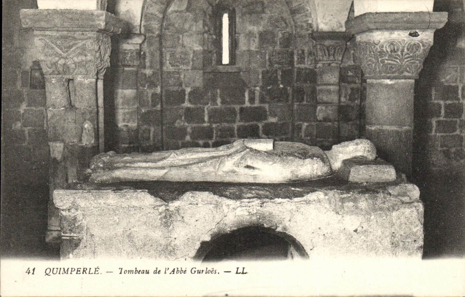 VINTAGE POSTCARD Quimperle Tomb of L Gurloes Abbot