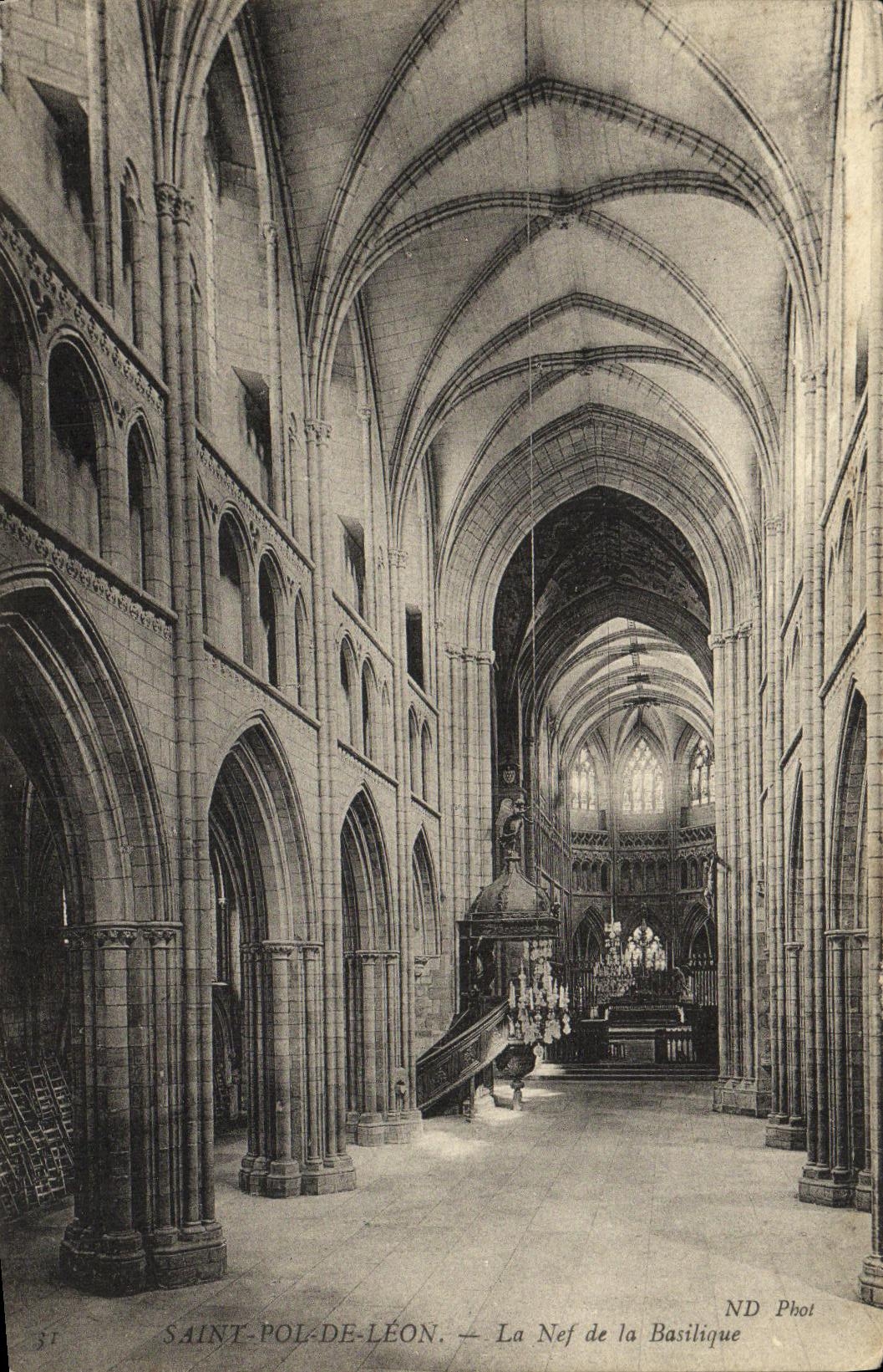 VINTAGE POSTCARD Holy pol  Leon the Nave of the Basilica