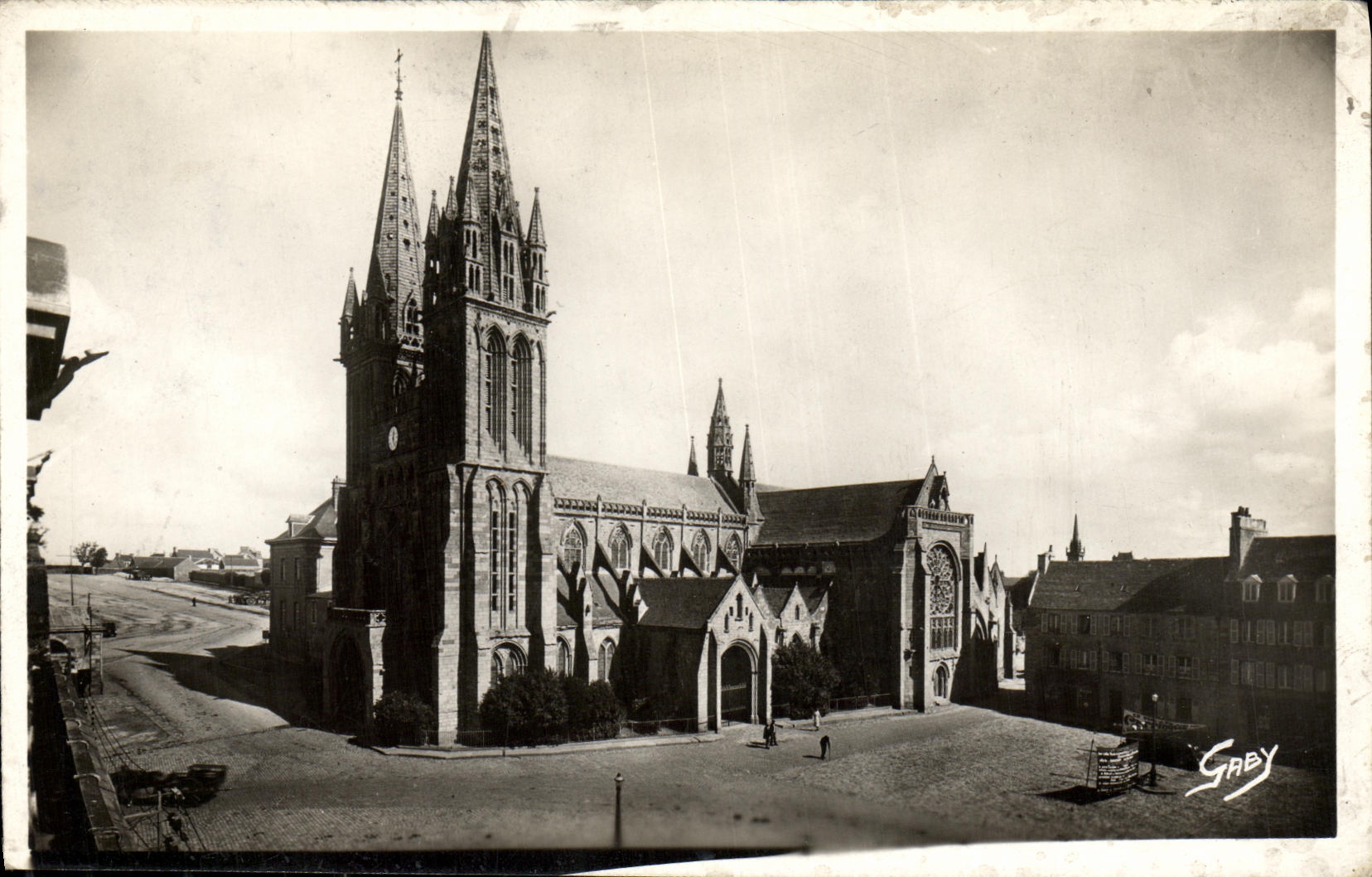 VINTAGE POSTCARD Holy pol  Leon the Basilica