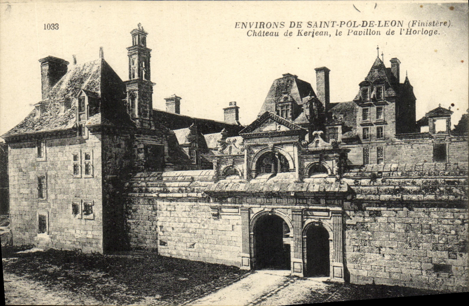 CPA Environs de Saint Pol de Leon Chateau de Kerjean le Pavillon de L Horloge