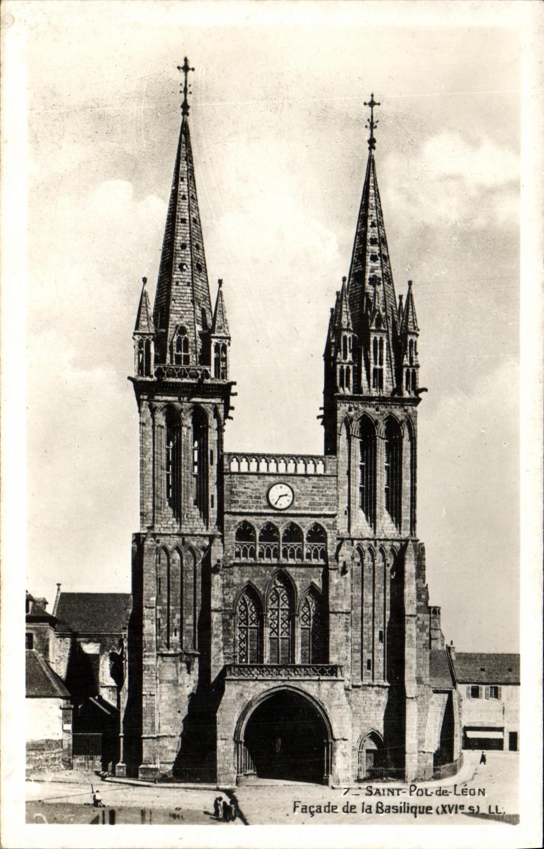 VINTAGE POSTCARD Holy pol  of Leon Frontage of the Basilica
