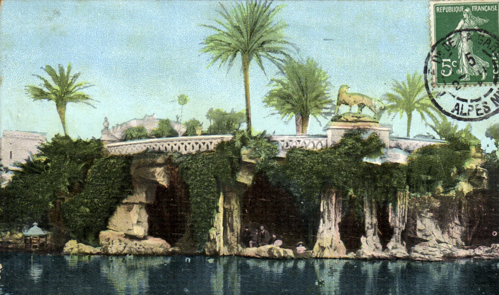 CPA Nice La grotte dans le jardin public