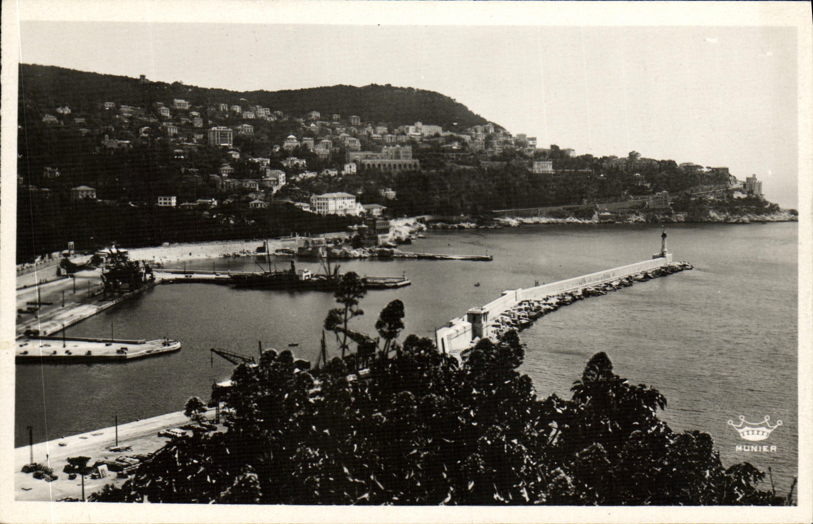 CPM Nice L Entree du Port et le Mont Boron