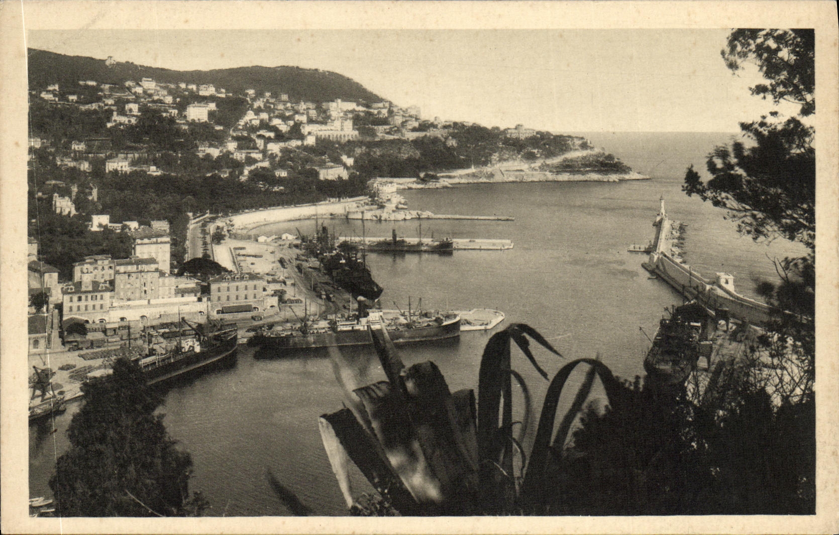 CPA Nice Entree du Port Mont Boron Bateau