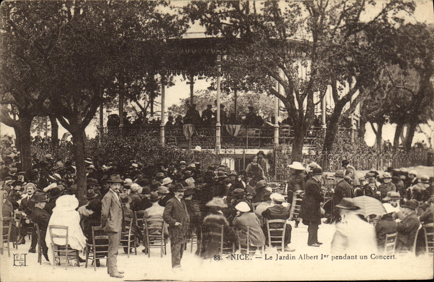 VINTAGE POSTCARD Nice the Garden Albert 1st During a Concert