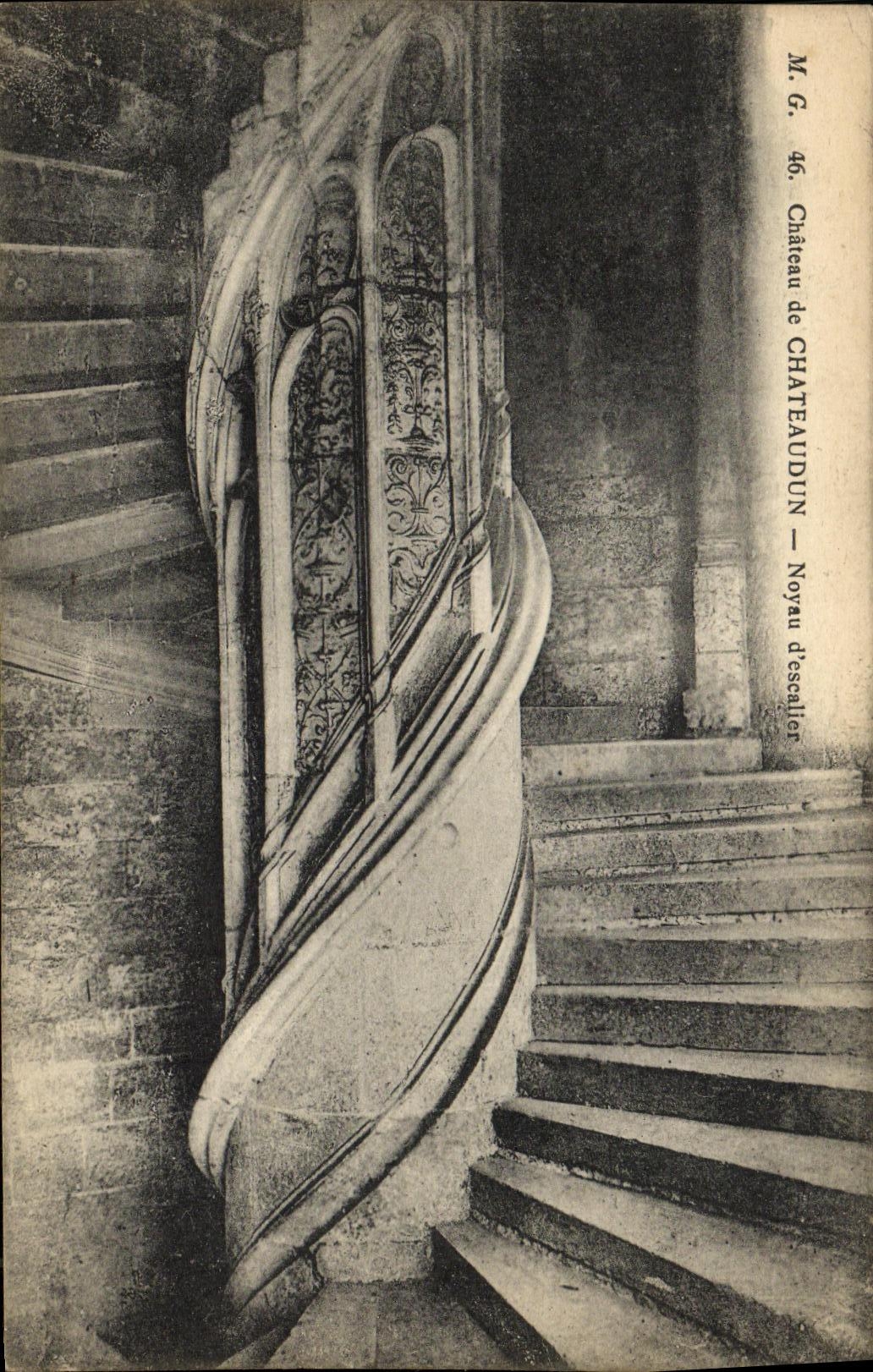 CPA Chateau de Chateaudun Noyau d escalier
