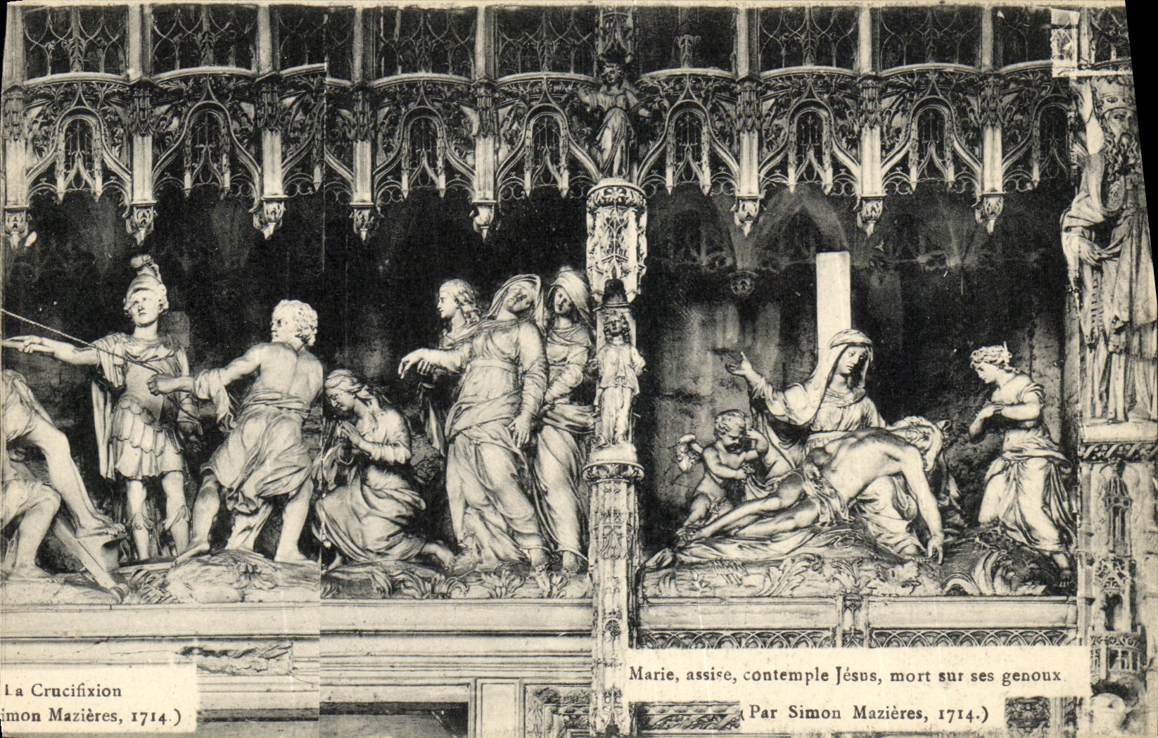 CPA Marie assise contemple Jesus mort sur ses genoux Chartres