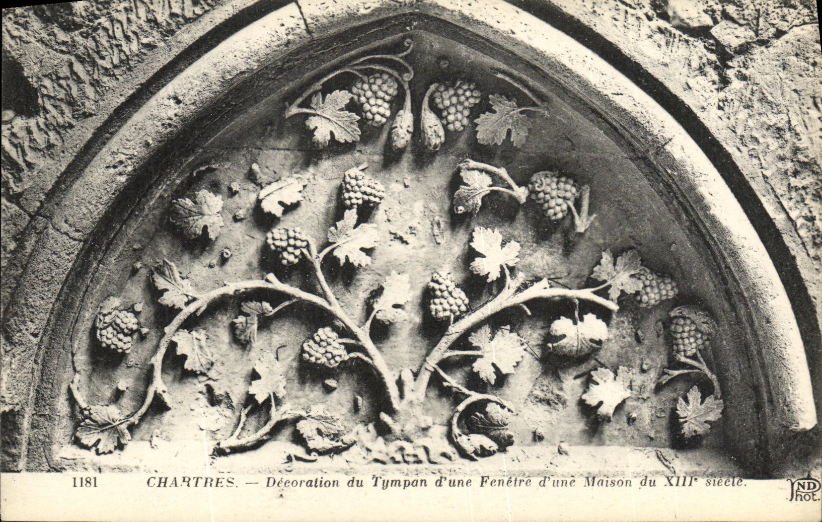 CPA Chartres Decoration du Tympan d une Feneire d une Maison du Xlll e siecle