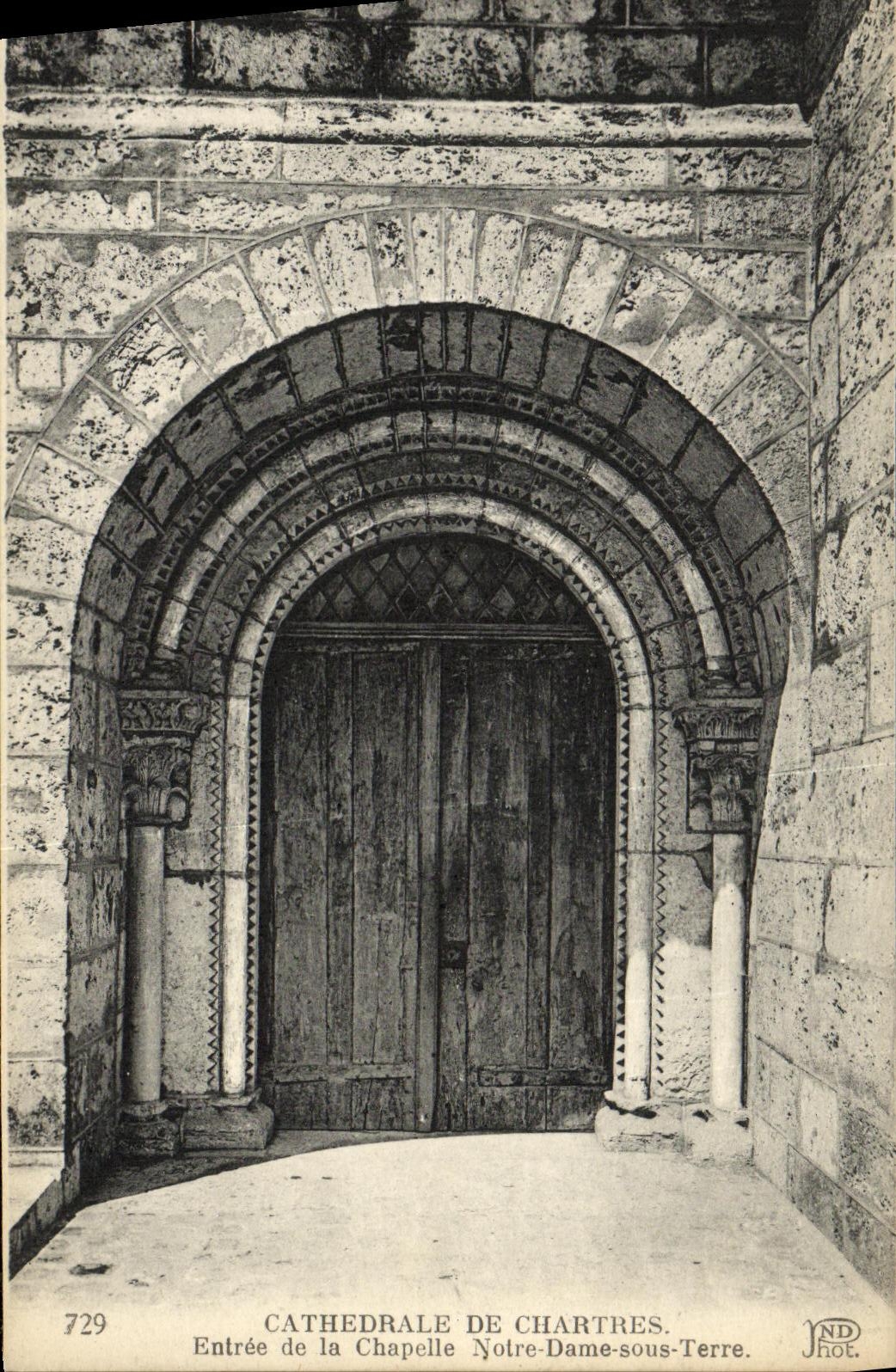 CPA Cathedrale de Chartres Entree de la Chapelle Notre Dame sous Terre