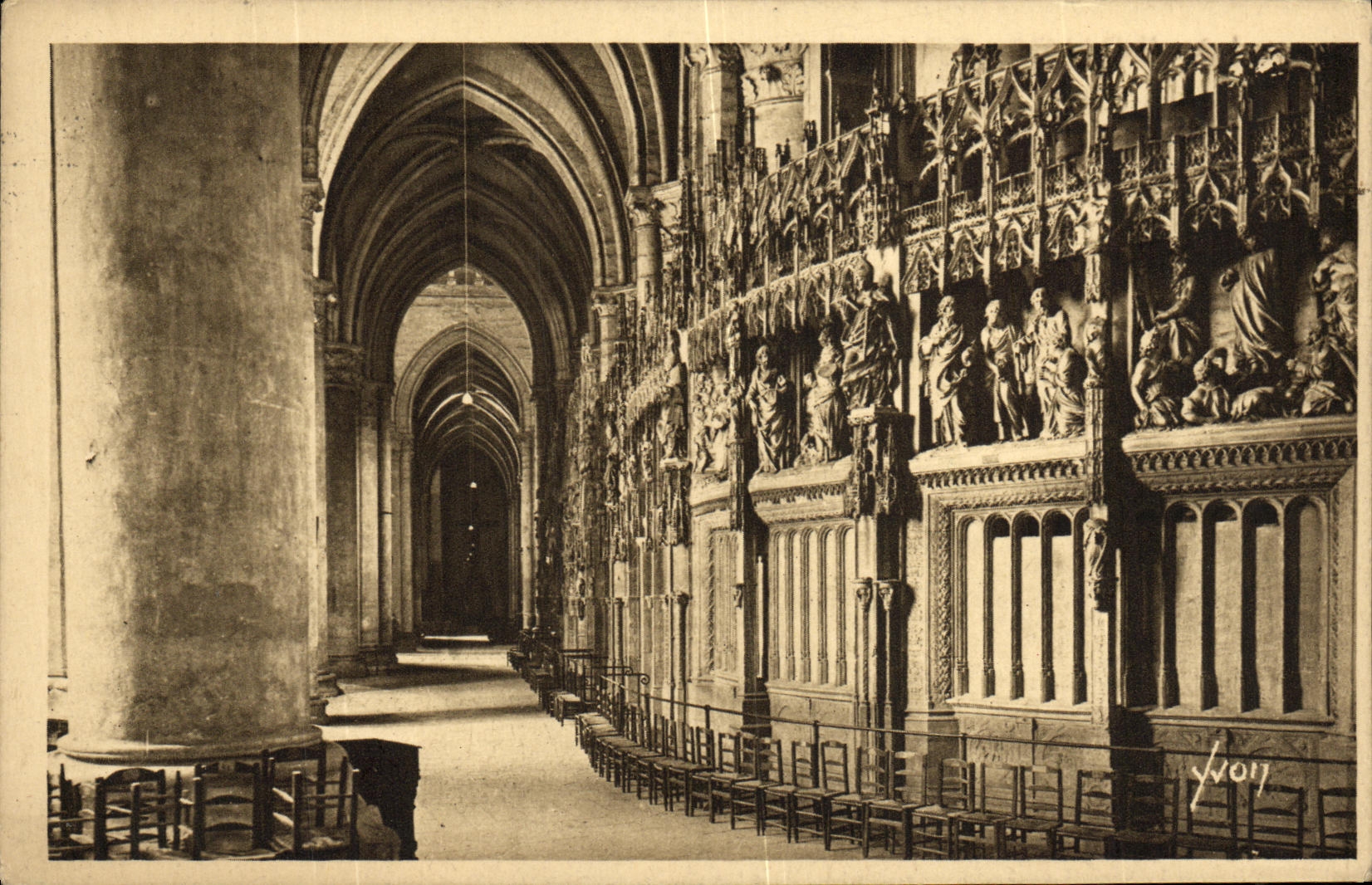 CPA Cathedrale de Chartres Interieur de la cathedrale Le deambulatoire