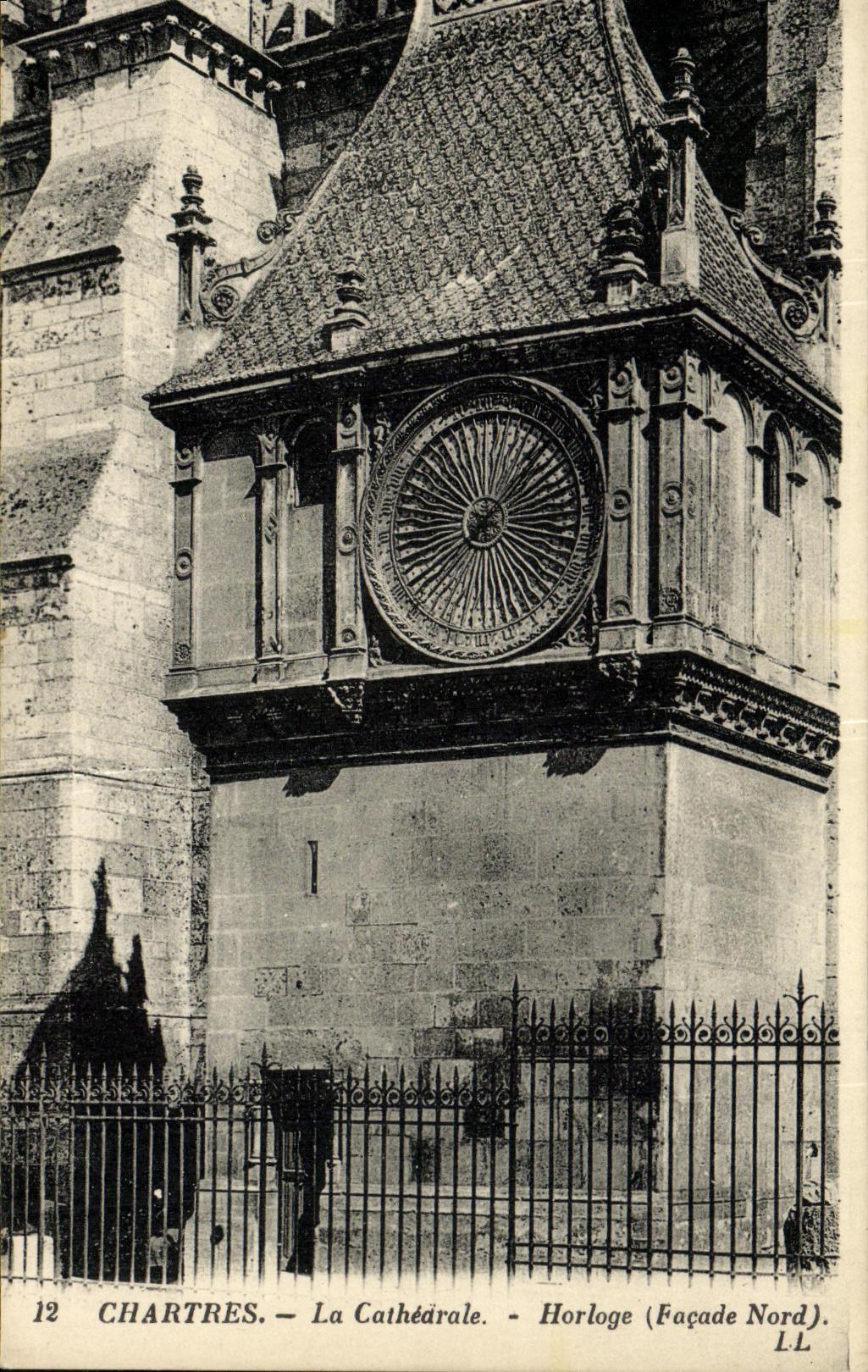 CPA Chartres La Cathedrale Horloge