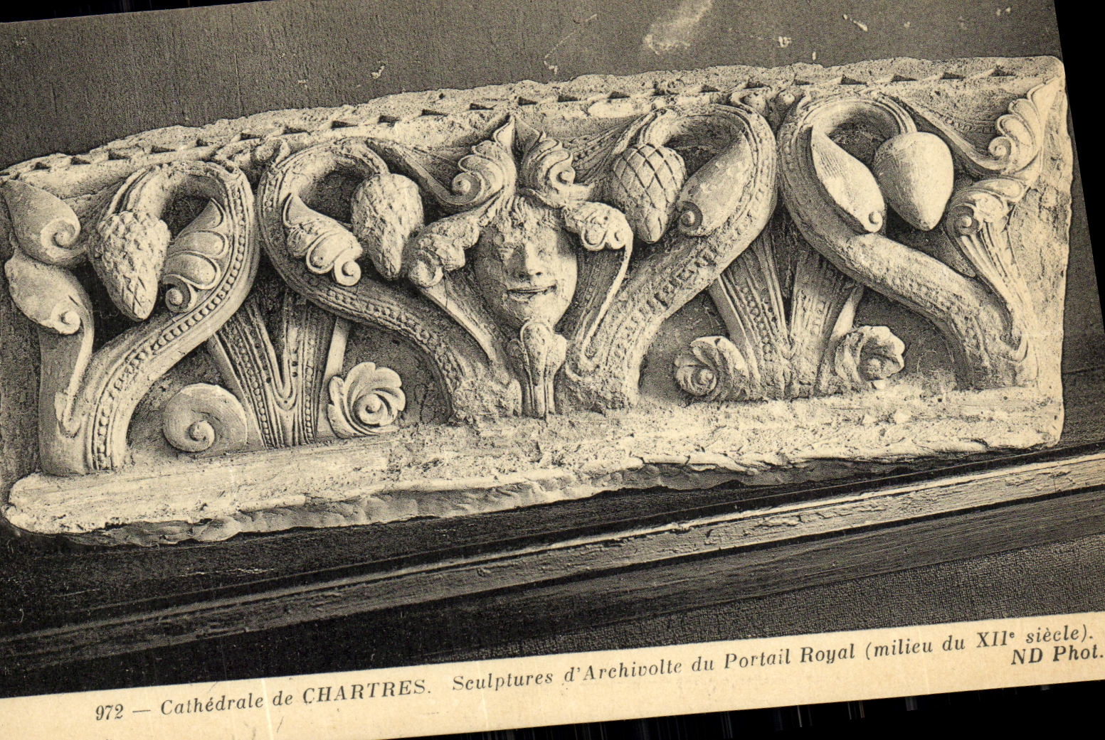 CPA Cathedrale de Chartres Sculptures d Archivolte du Portail Royal
