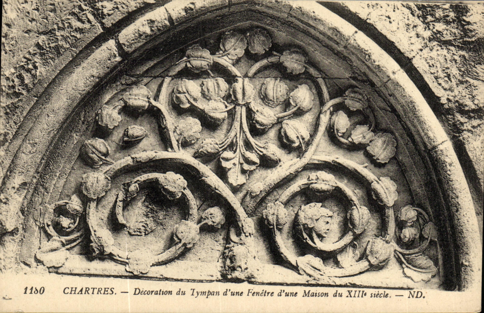 CPA Chartres Decoration du Tympan d une Fenetre d une Maisson du Xll e siecle