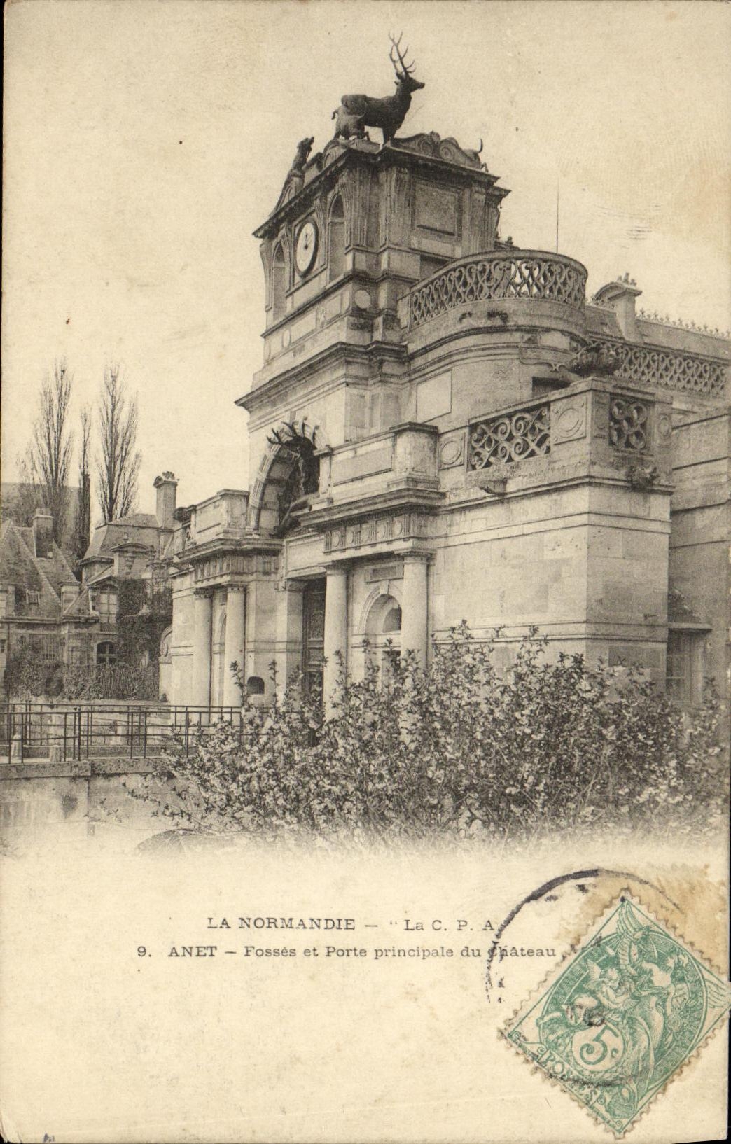 CPA Chateau d Anet Fosses et porte principale du chateau