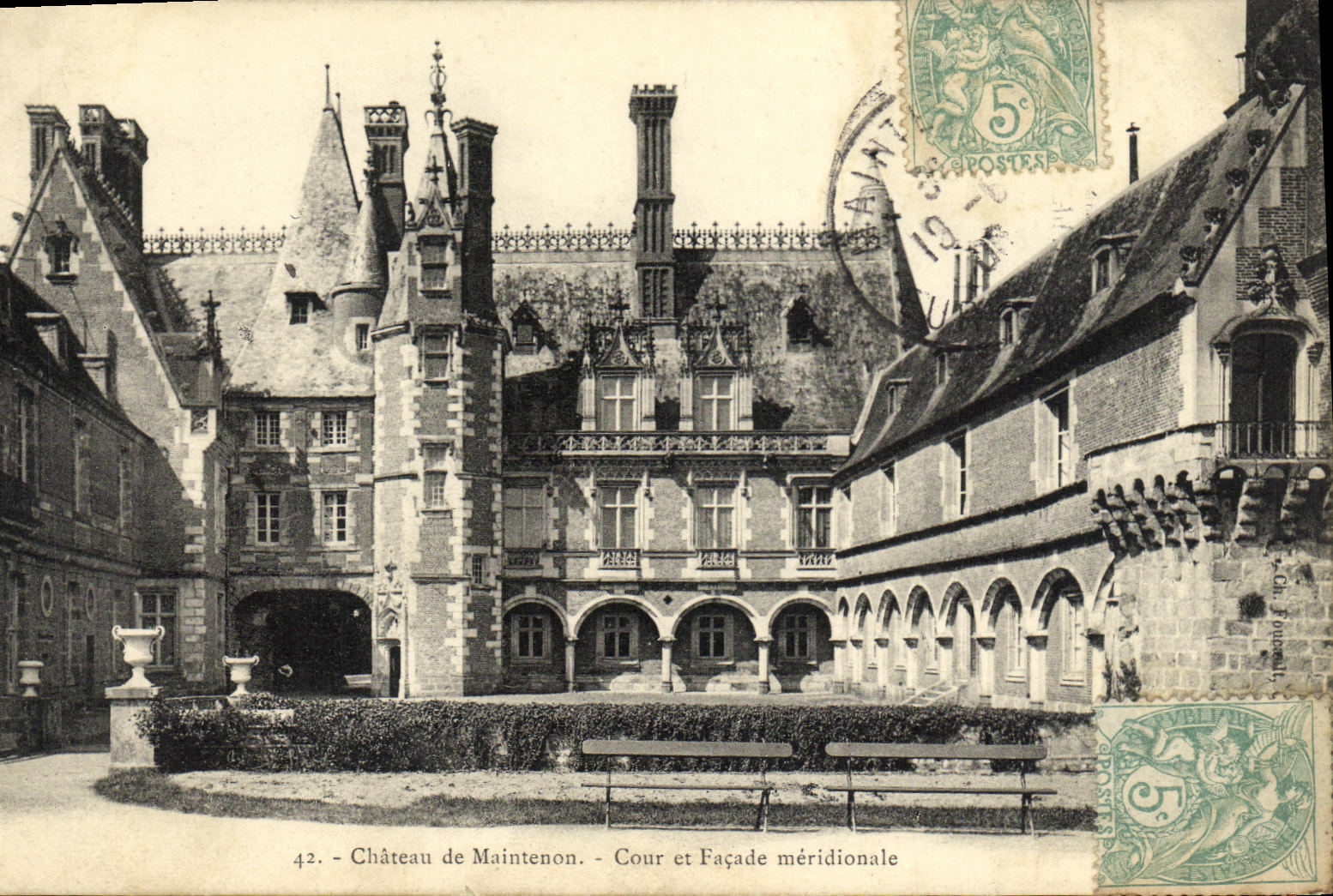 CPA Maintenon Chateau Cour et Facade Septentrionale