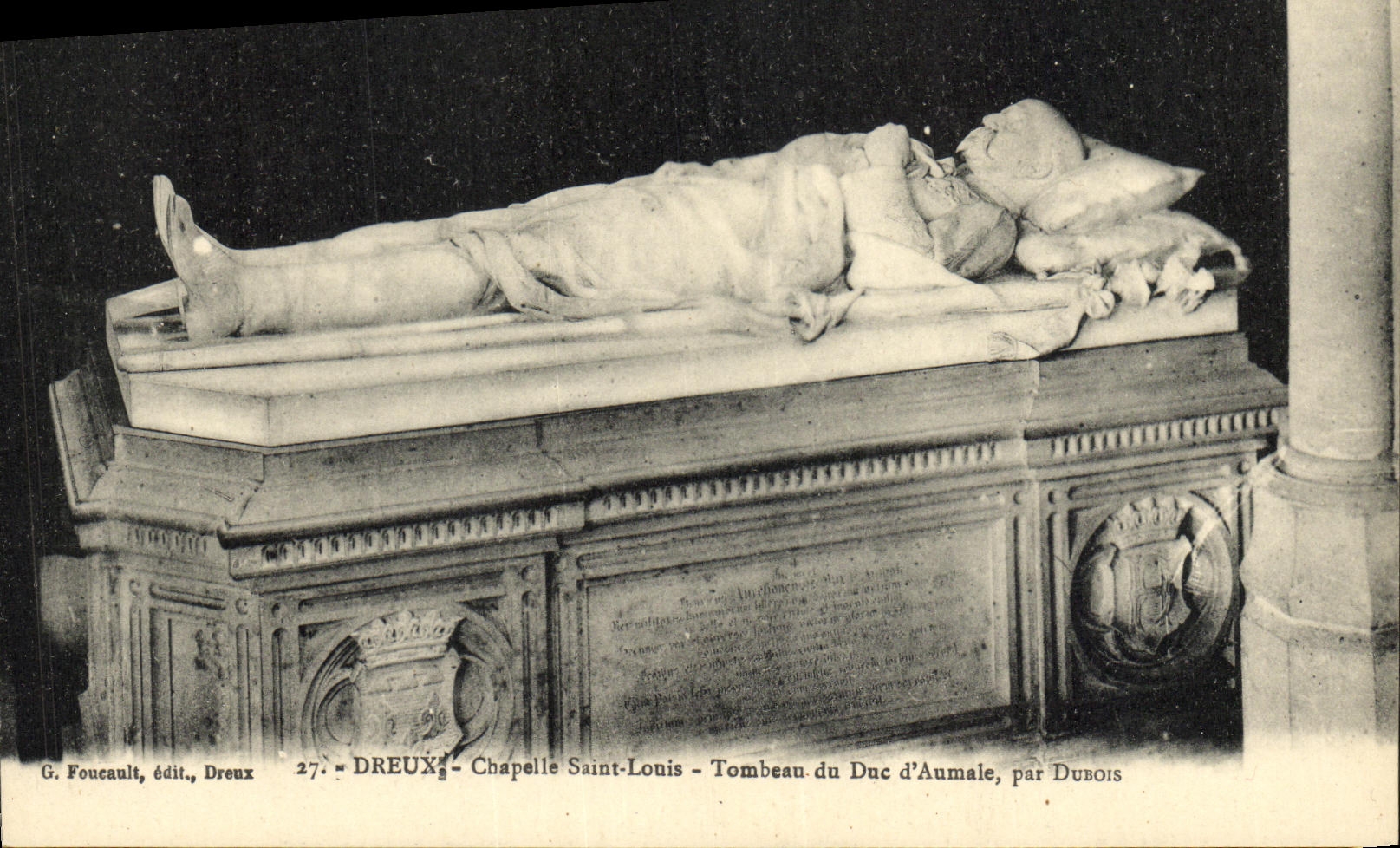 Tumba de Dreux La Chapelle St  Louis de la POSTAL de la VENDIMIA de D Aumale cerca