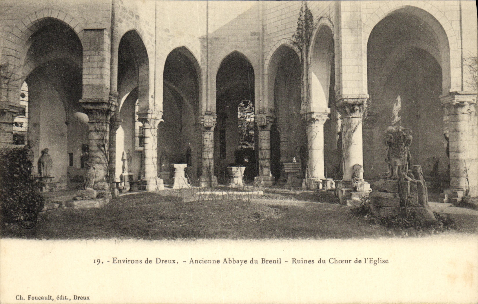 Alrededores de la POSTAL de la VENDIMIA de la abadia vieja de Dreux de las ruinas de Breuil del estribillo de L iglesia