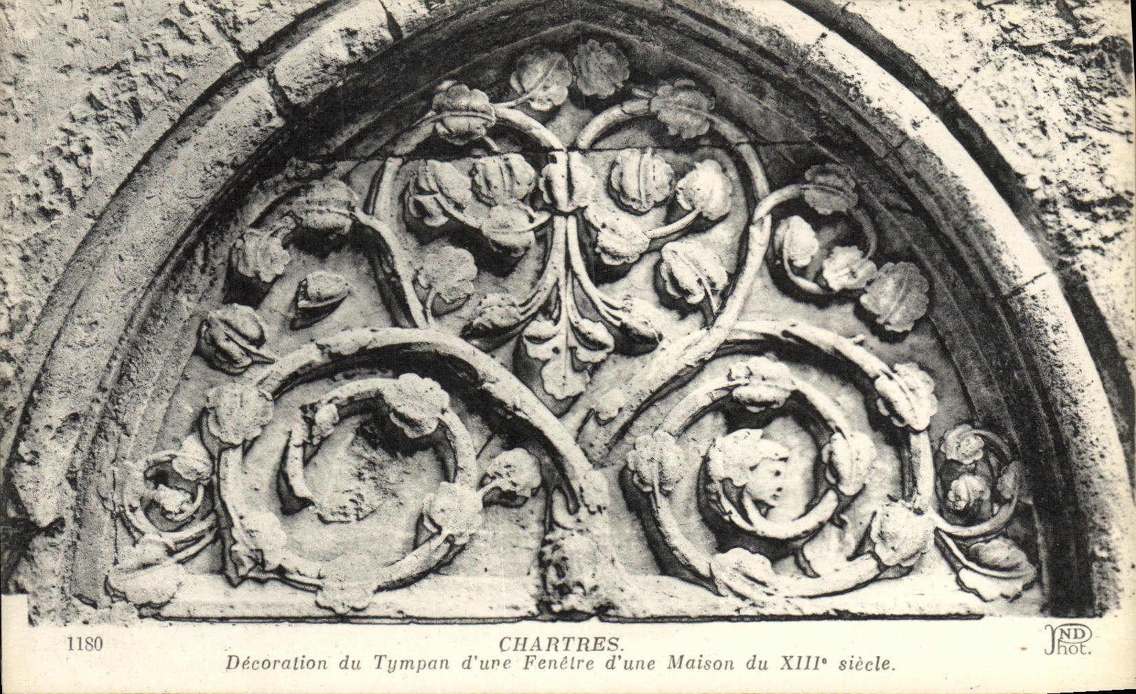 CPA Chartres Decoration du Tympan d Une Fenetre d une Maison