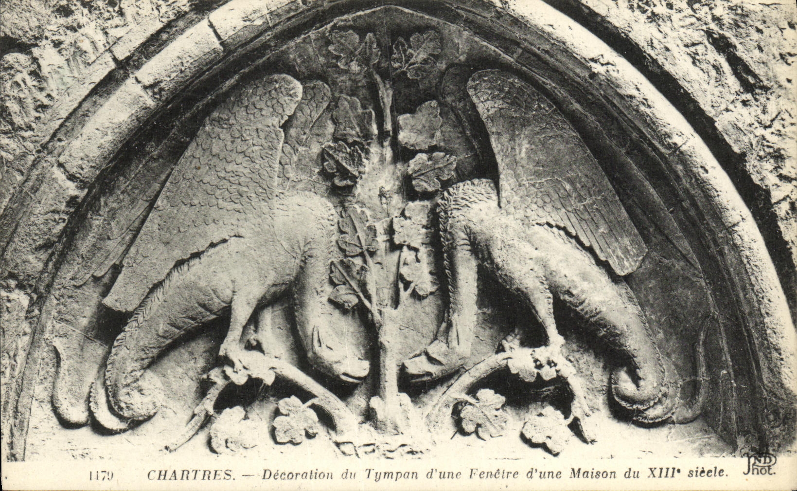 CPA Chartres Decoration du Tympan d Une Fenetre d une Maison du 13eme