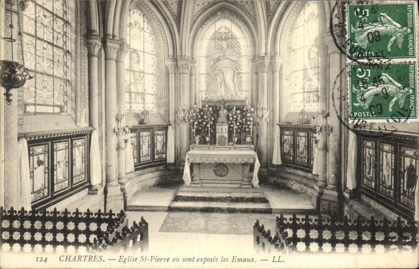 CPA Chartres Eglise St Pierre ou Sont Exposes Les Emaux