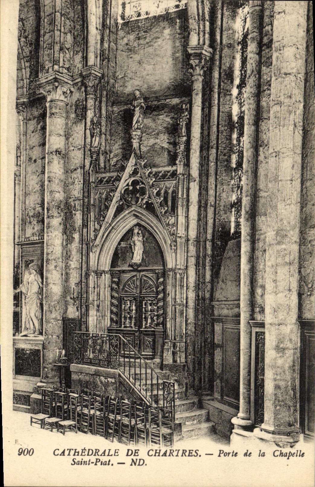 CPA Chartres Cathedrale Porte de la Chapelle Saint Piat