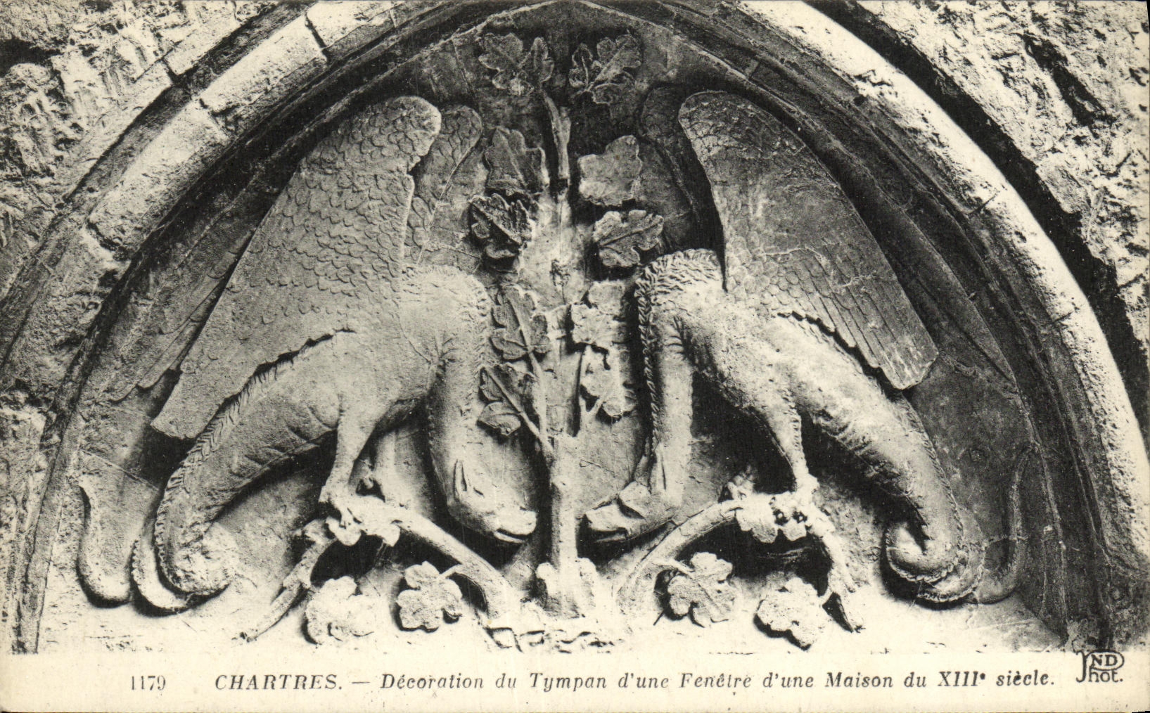 CPA Chartres Decoration du Tympan d Une Fenetre d une maison du 13eme