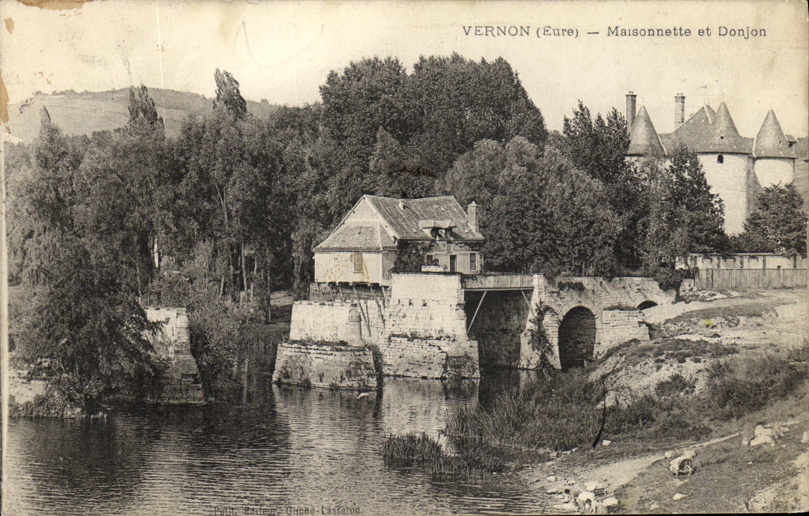 VINTAGE POSTCARD Vernon Maisonnette and Keep