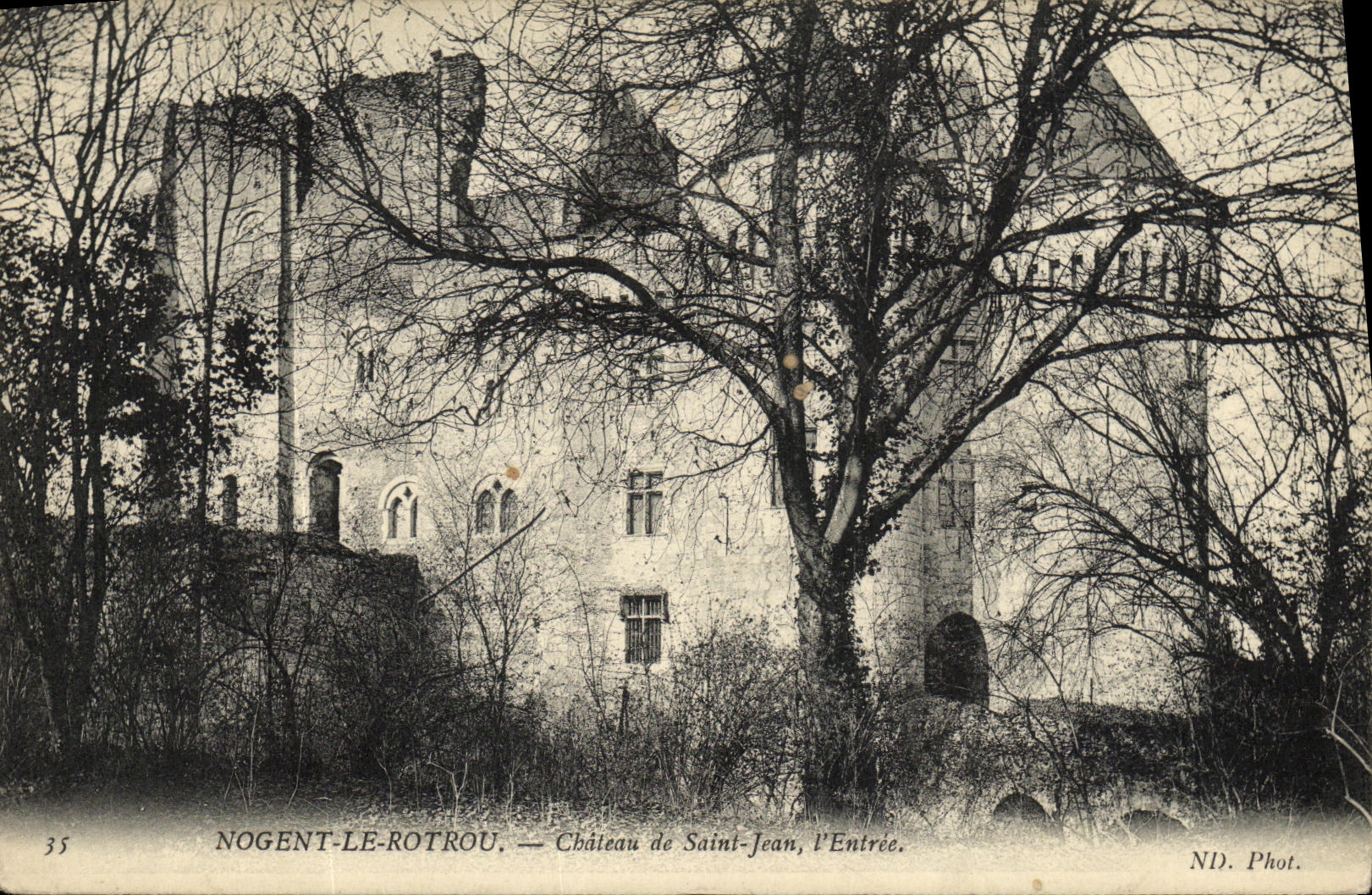 CPA Nogent le Rotrou Chateau de Saint Jean L Entree